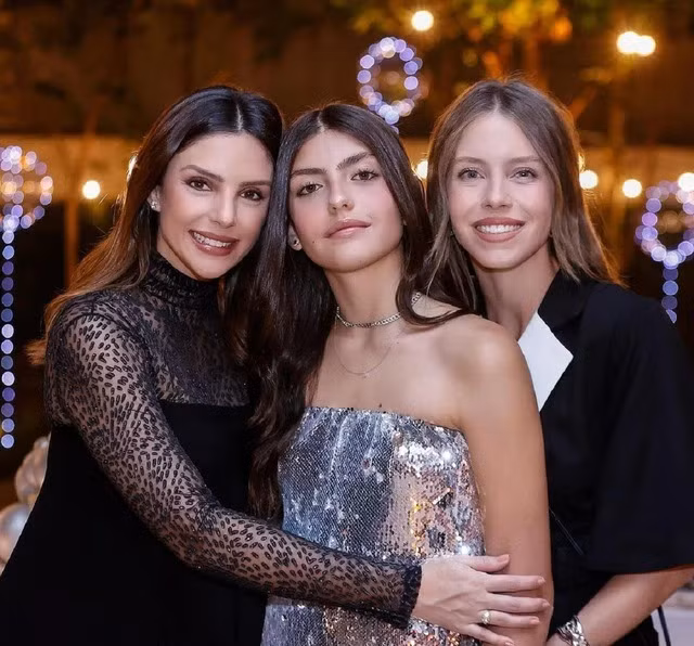 Isabella và Luca đều có mối quan hệ tốt với gia đình mới của bố và mẹ.