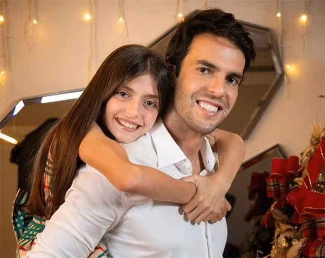 Kaka cùng con gái lúc bé.