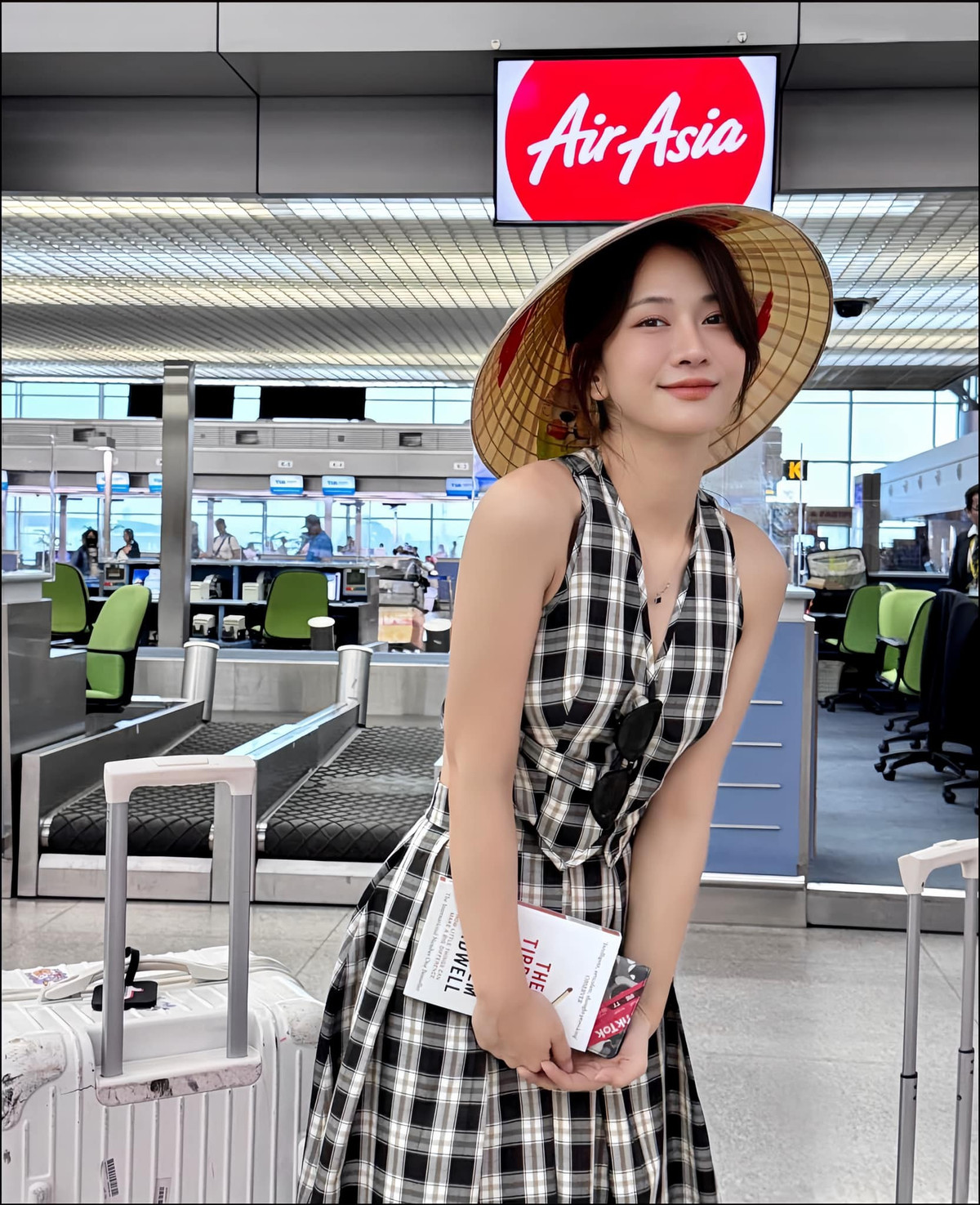 Nhìn những hình ảnh nữ tính nhẹ nhàng này, nhiều người đã thay đổi cái nhìn về cô nàng, số người ủng hộ Lê Bống ngày càng tăng lên