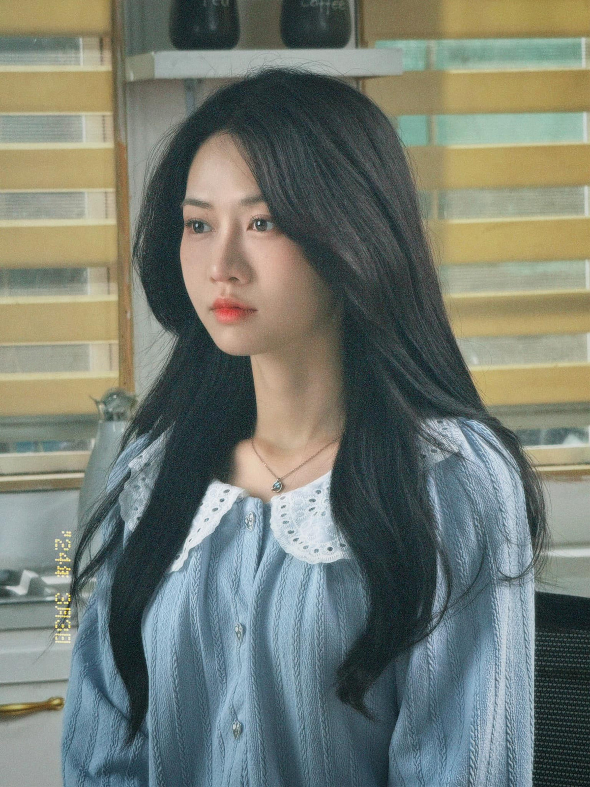 Thế nhưng, những hình ảnh gần đây của Lê Bống khiến nhiều người bất ngờ với sự thay đổi hoàn toàn. Từ hình ảnh gái hư ngày nào, cô nàng bây giờ diện trang phục nền nã, kín đáo và nữ tính.