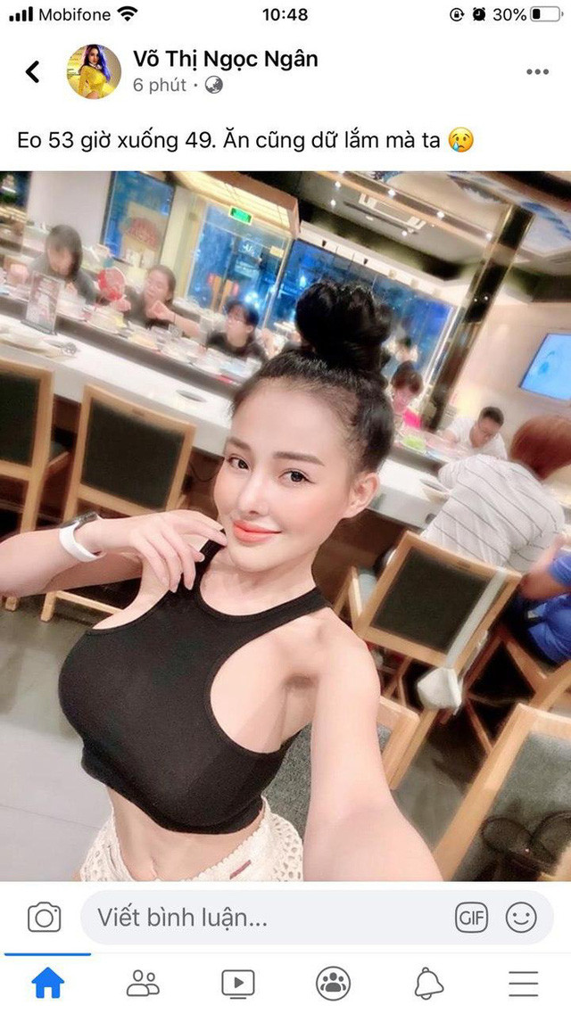 Chưa dừng lại ở đó, hot girl ngực khủng Ngân 98 còn công khai hình ảnh vòng eo 49 ngay sau khi "nữ hoàng nội y" Ngọc Trinh khoe đã hạ số đo vòng 2 của mình xuống 53.