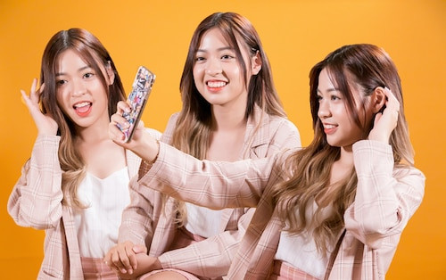 Khi biết Thanh Tâm xưng "chị" trong nhiều livestream, Ngân 98 cũng bày tỏ sự bức xúc và thẳng thắn phê bình đàn em không biết lớn nhỏ, cần phải rút kinh nghiệm trong cách xưng hô của mình.