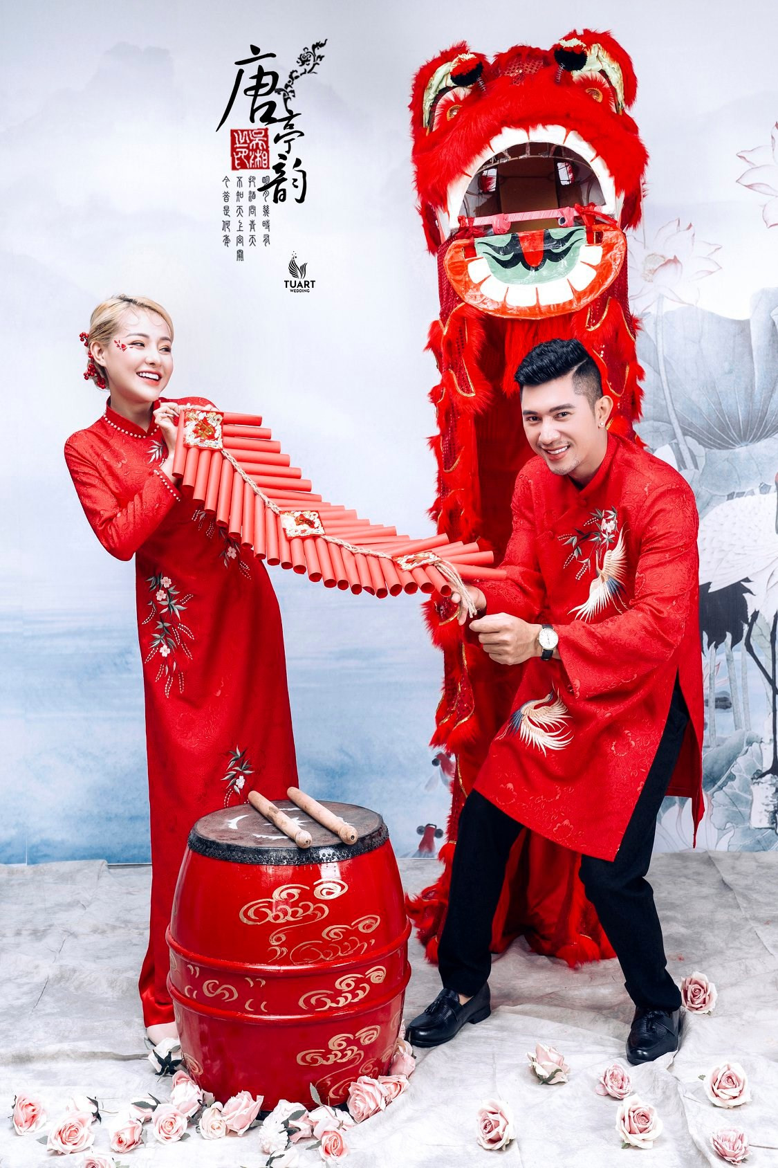 Cặp đôi Ngân 98 - Lương Bằng Quang đuợc cho là bất bình thường nhất showbiz Việt, bởi vậy khi tung ra bộ ảnh năm mới, cả hai cùng diện trang phục kín đáo, không hành động lố lăng khiến dân mạng vô cùng bất ngờ, không biết cặp đôi đang "ủ mưu" gì.