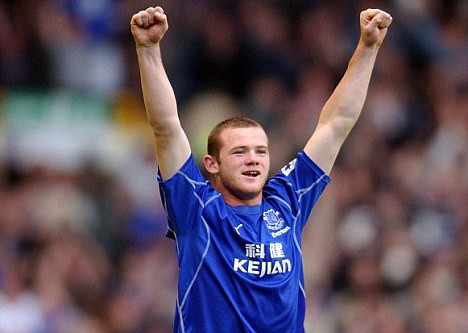 Wayne Rooney: Tiền đạo tuyển thủ Anh lên đội 1 Everton năm mới 16 tuổi. Anh trở thành cầu thủ trẻ thứ 2 trong lịch sử đội bóng ra sân, sau Joe Royal, ở trận ra mắt gặp Tottenham tháng 8/2002. Tới tháng 10 mùa đó, anh đã ghi những bàn đầu tiên, một cú đúp trong chiến thắng trên sân khách trước Wrexham ở League Cup.