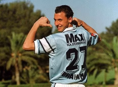 Zlatan Ibrahimovic: Ibrahimovic đã chuyển tới CLB Thụy Điển Malmo từ năm 15 tuổi, nhưng đã lang thang khắp châu Âu một năm trước đó. Anh cũng ngổ ngáo không kém hiện giờ. Bản thân Ibrahimovic cũng chỉ được lên chơi ở đội 1 Malmo năm 18 tuổi và chuyển tới Ajax 1 năm sau đó.