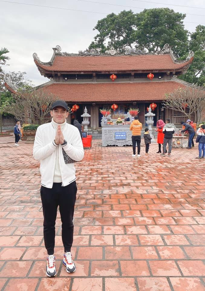 Sau khi trở về từ VCK U23 Châu Á 2020, Tiến Linh đã lập tức trở về quê nhà Hải Dương đón Tết Nguyên đán 2020. Anh chàng đã có một năm thi đấu thành công ở cả đội tuyển quốc gia lẫn cấp CLB.