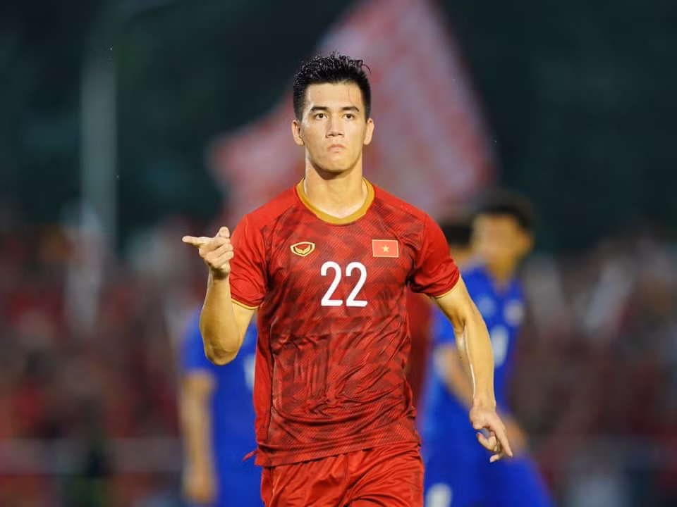 Tại SEA Games 30 tổ chức tại Philippines, Nguyễn Tiến Linh cùng với Hà Đức Chinh tạo thành cặp song sát khiến hàng thủ đối phương khiếp vía. Anh ghi được tổng cộng 7 bàn thắng, góp công lớn giúp đội tuyển Việt Nam giành HCV sau nhiều năm chờ đợi.