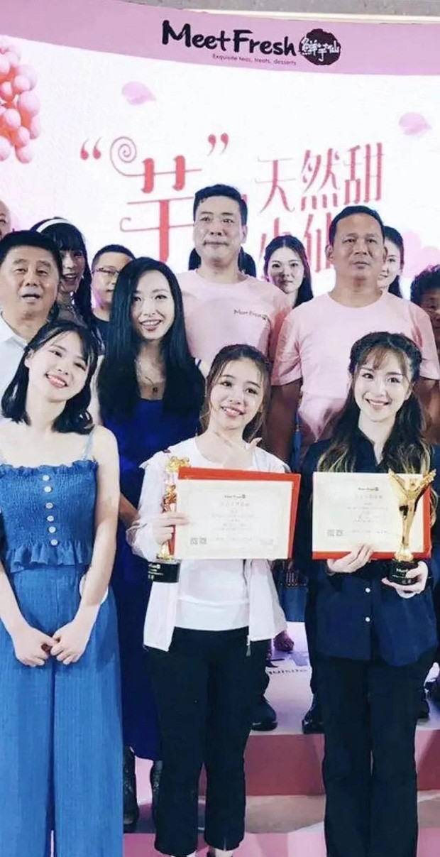 Ảnh chưa qua chỉnh sửa cho thấy Tiểu Trảo Kỷ trông không dễ thương như khi được photoshop kĩ. Nhan sắc cô nàng qua ống kính thường càng trở nên kém sắc hơn