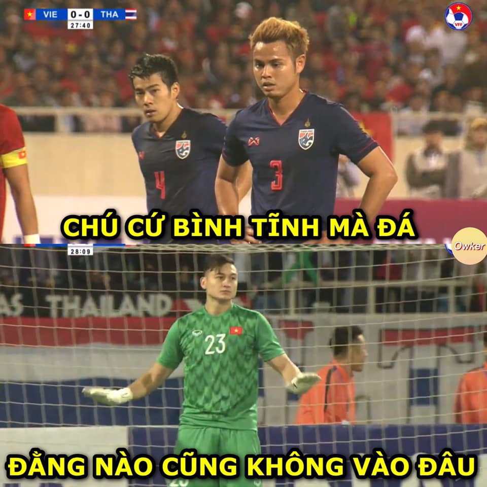 Penalty cũng vậy thôi, bình tĩnh mà đá, không phải lo vì đằng nào cũng không thể lọt lưới của anh.
