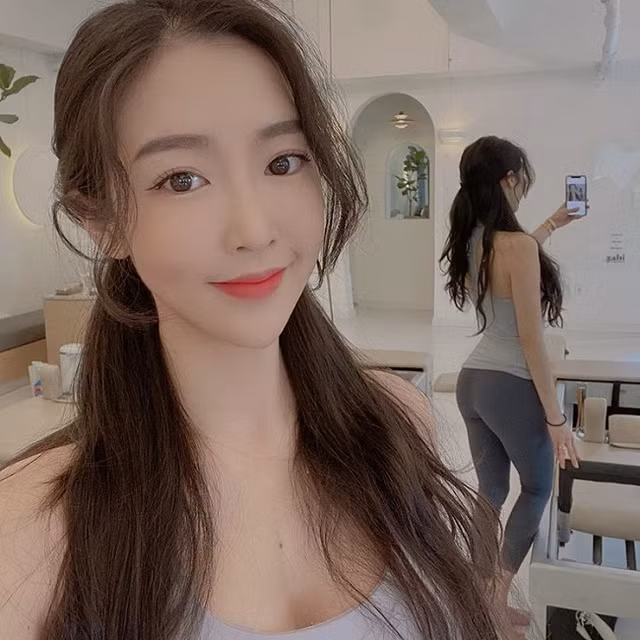 Moon Ji-ae sở hữu nhan sắc vô cùng xinh đẹp với đôi mắt to, mặt V-line đúng chuẩn hot girl và nước da trắng sáng, mịn màn chuẩn "thương hiệu" gái Hàn.