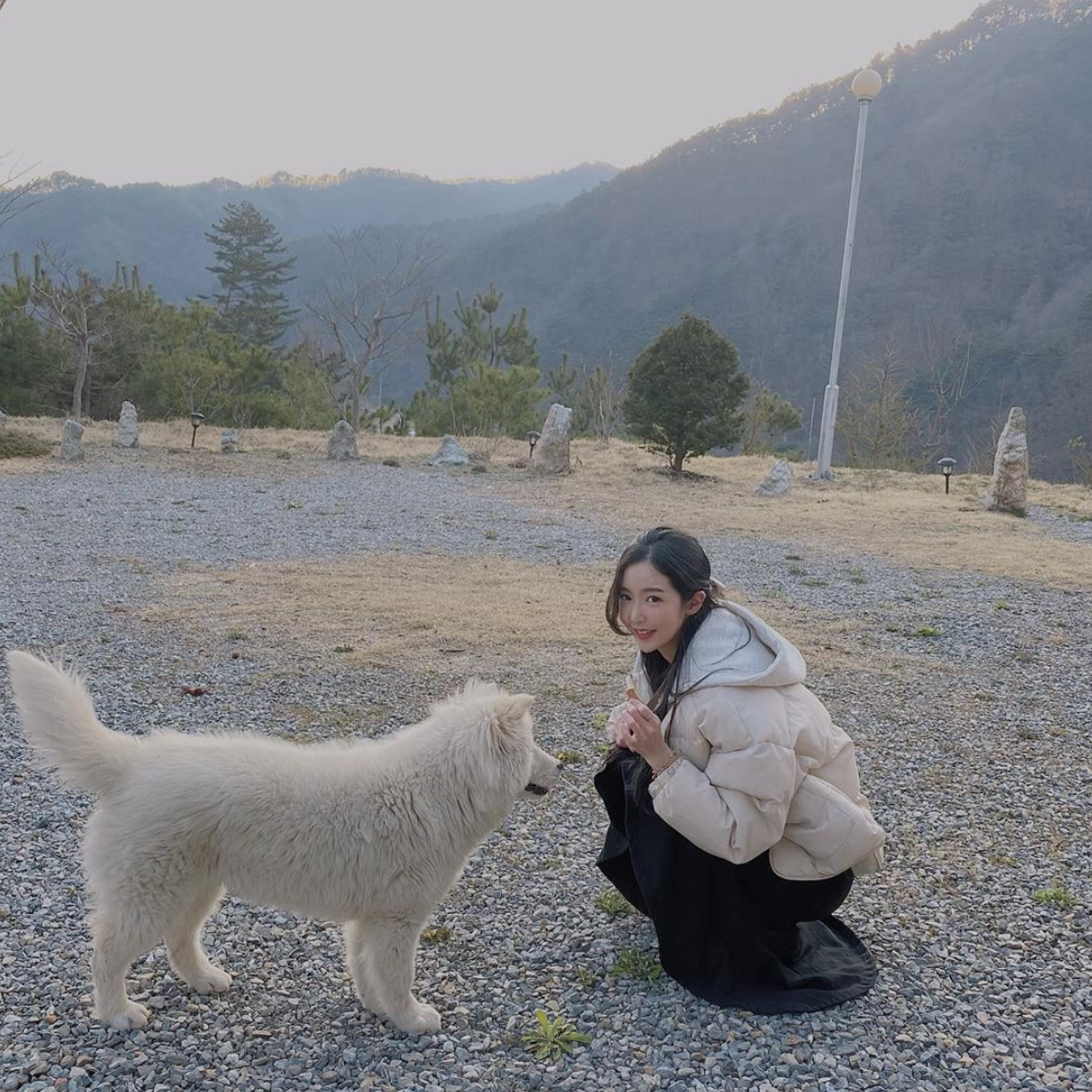 Trang cá nhân của "hot girl khẩu trang" Hàn Quốc hiện sở hữu hơn 220.000 lượt theo dõi.