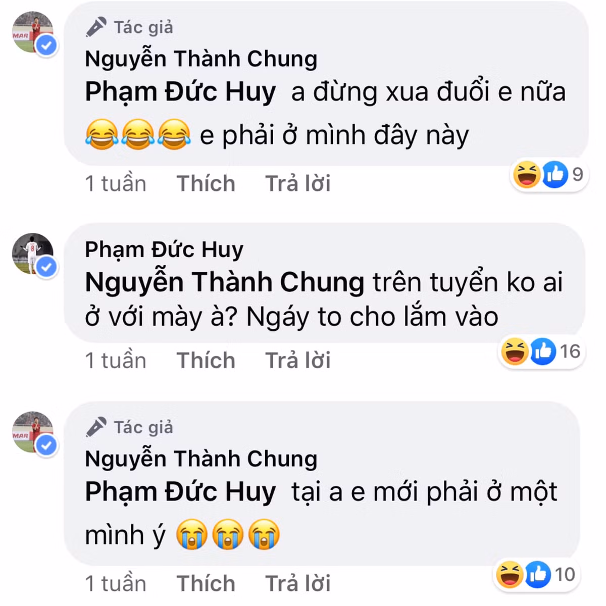 "Hoàng tử" Đức Huy không ngần ngại vạch áo cho người xem lưng khi thẳng thắn tố Thành Chung ngáy quá to nên không ai dám ở chung phòng khách sạn. Từ trước đến nay, "hoàng tử" luôn là người nghĩ ra những trò đùa không giống ai và bắt nạt cả đàn anh lẫn đàn em.
