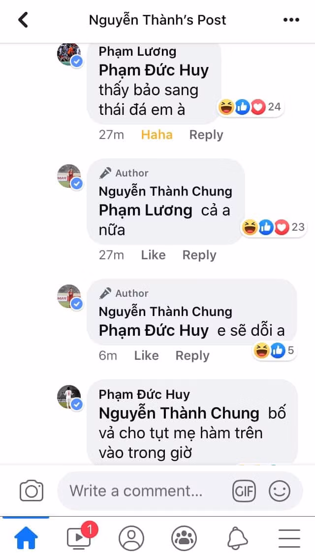 Biết ngay mà, đáp lại câu nói không trọng lượng "em sẽ dỗi anh" của Thành Chung, Đức Huy lại giở tính cục súc khi doạ vả cho tụt hàm trên khiến người hâm mộ vừa thương vừa buồn cười.