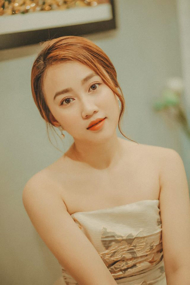 Cô còn góp mặt trong một số phim điện ảnh như: Sứ mệnh trái tim, vai chính trong phim Gái xinh nổi loạn và Hạ cuối tình đầu