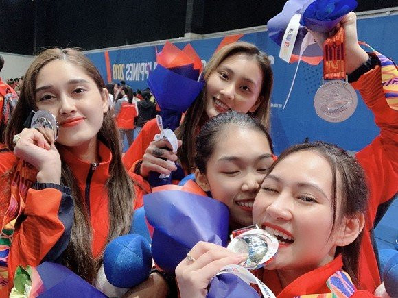 Ngày 9/12, trên mạng xã hội xuất hiện một số bức ảnh của dàn nữ kiếm thủ Việt Nam tại SEA Games 30 khiến cộng đồng mạng phát sốt vì ai nấy đều xinh đẹp hút hồn.