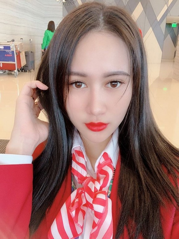 Cơ duyên đến với đấu kiếm của Minh Hằng rất tình cờ. Năm 14 tuổi, khi đoàn đấu kiếm về trường tổ chức tuyển chọn, Hằng lên tập thử thì được nhận xét là có năng khiếu rồi quyết định gắn bó luôn từ đó.