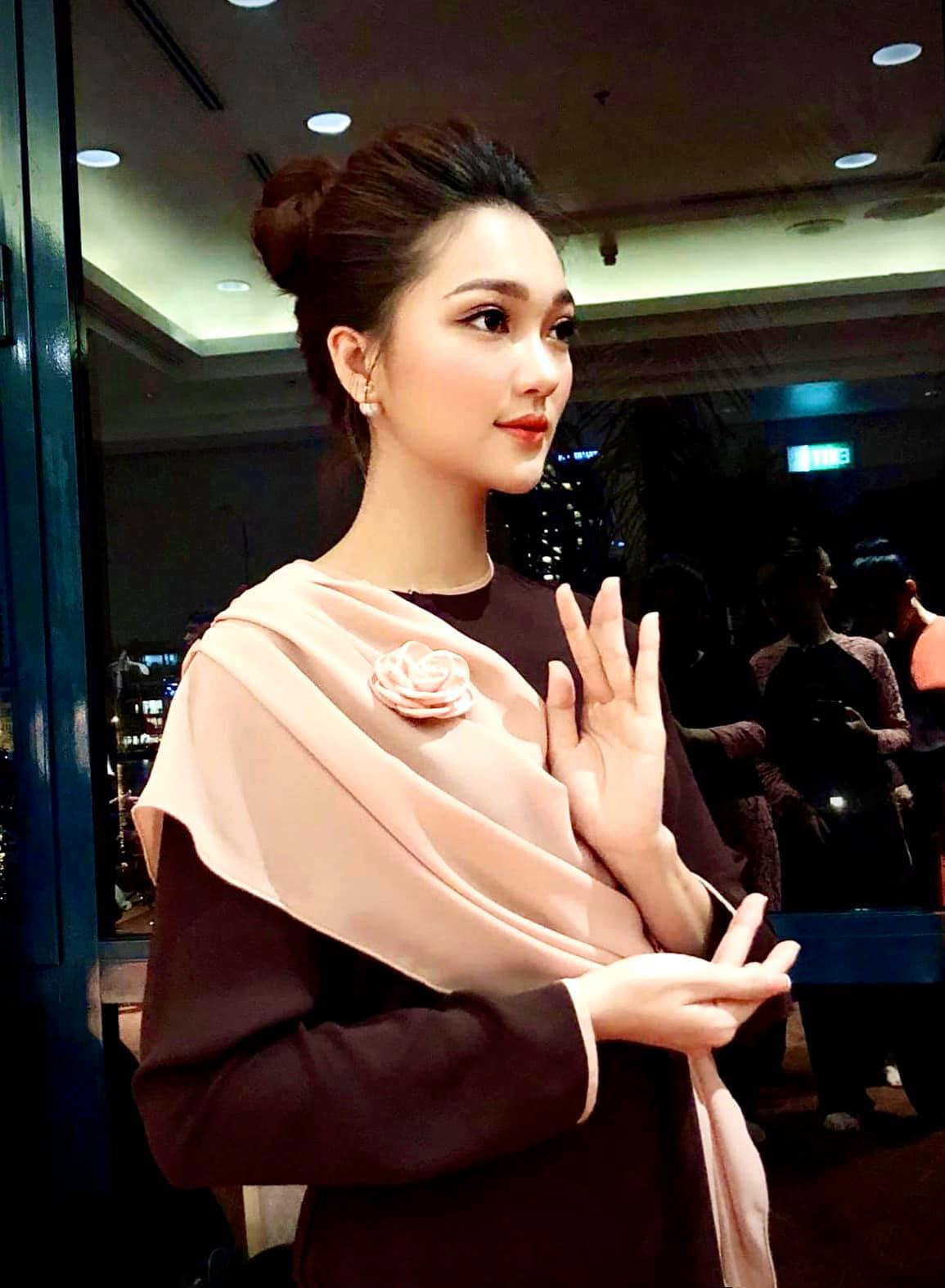 Ngọc Nữ từng là PG tại lễ trao giải Người đẹp Kinh Bắc 2017, sau đó, cô lọt top 10 Hoa hậu Hoàn vũ 2017 và thường xuyên có mặt ở các sự kiện về thời trang, chụp hình lookbook.