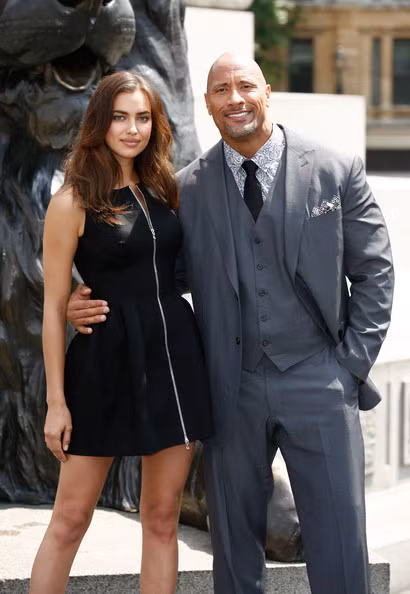 Dwayne Johnson tình tứ bên Irina trong buổi công chiếu phim Hercules tại Roma (Italy).