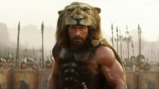 Năm 2014 vừa qua, Dwayne Johnson thoát khỏi hình tượng một gã to lớn trong phim hành động để hóa thân thành Á thần dũng mãnh với phim Hercules đóng cùng Irina Shayk (bạn gái của Cris Ronaldo).