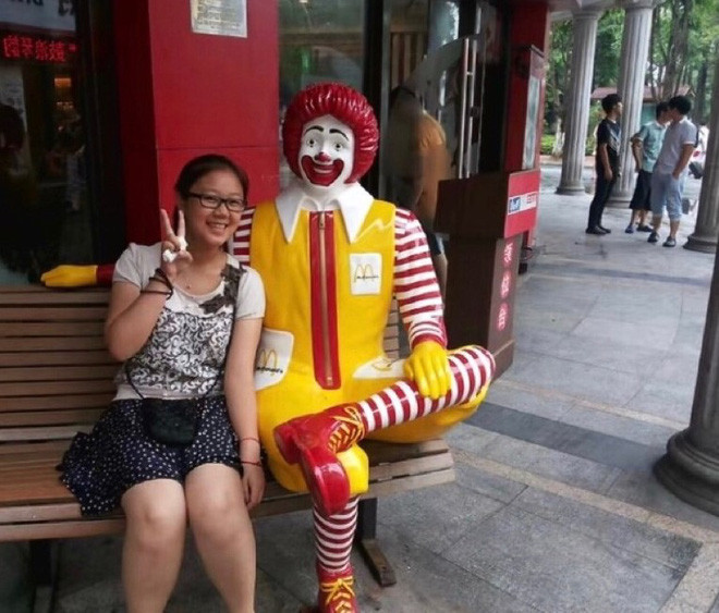 Đến năm cuối Đại học, Tiểu Dã có bạn trai, thế nhưng trước lễ Valentine 2 ngày, anh chàng kia bất ngờ nói lời chia tay để đến với một cô nàng xinh đẹp hơn.