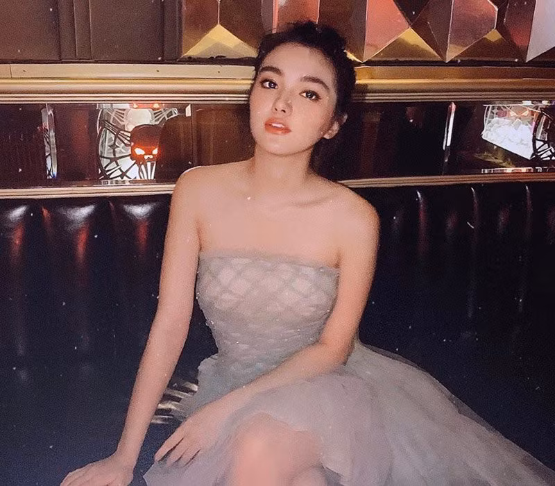 Góc nghiêng thần thánh của Thiên Trang đúng chuẩn đại mỹ nhân trên các thước phim điện ảnh đình đám.