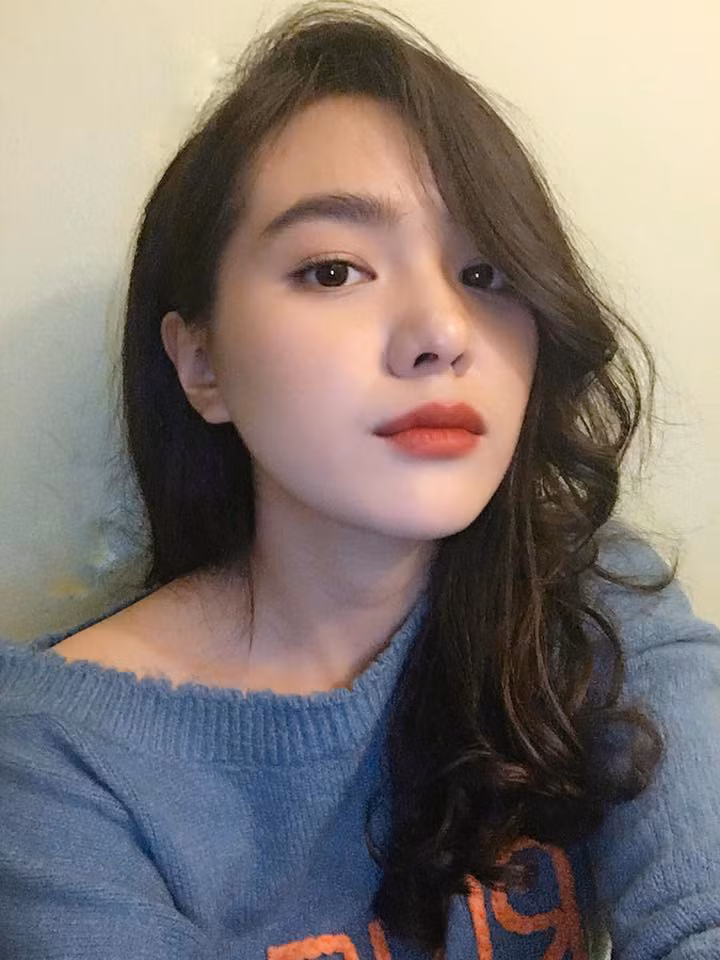 Hot girl mang 3 dòng máu có lối sống hiện đại khi thường xuyên chia sẻ loạt ảnh đời thường trên mạng xã hội.