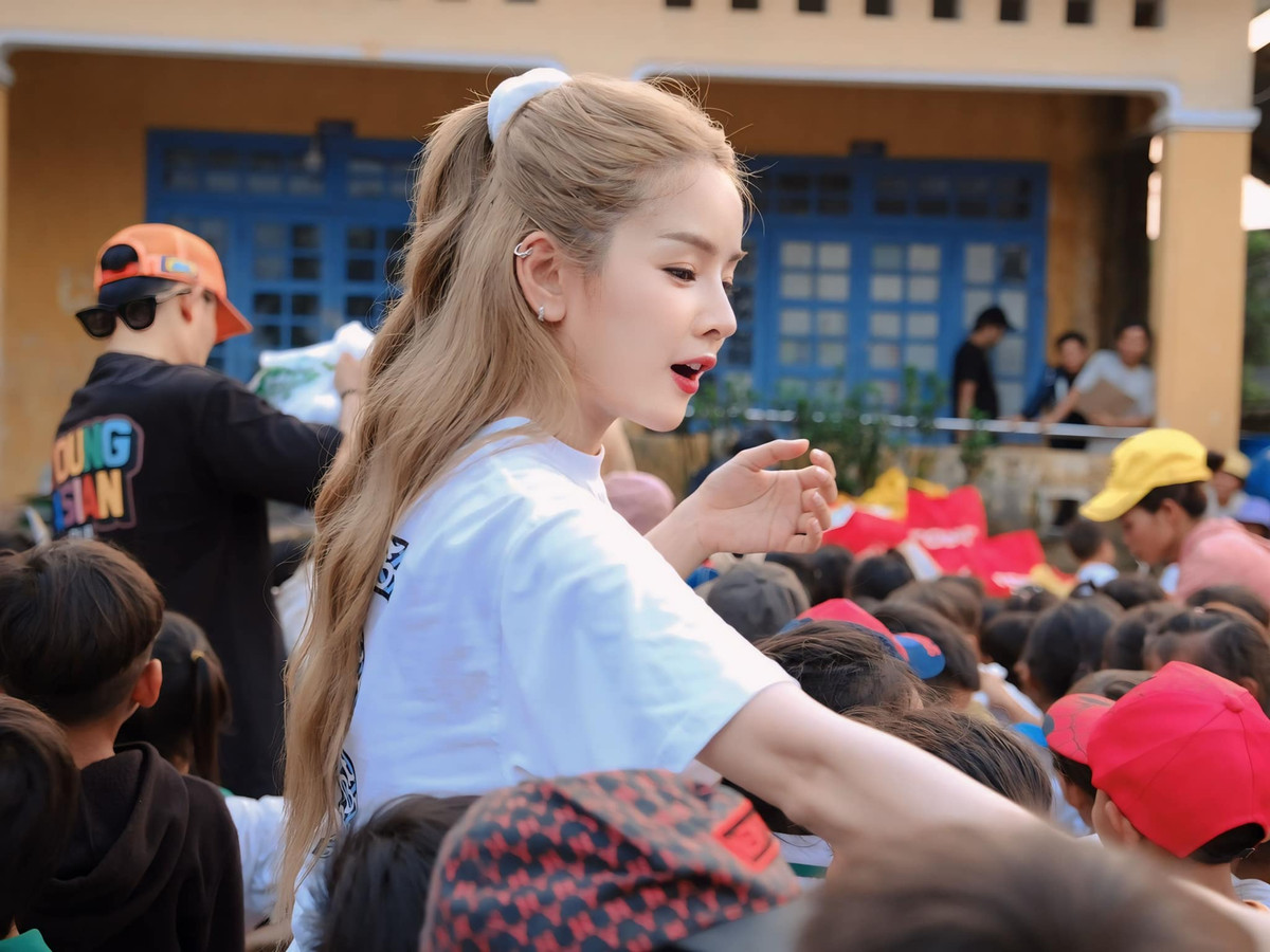 Nữ DJ Mie (tên thật Trương Tiểu My, SN 1995, quê Đà Nẵng) là một cái tên đã quá quen thuộc trong làng DJ Việt, dòng nhạc cô theo đuổi và thành công là EDM.