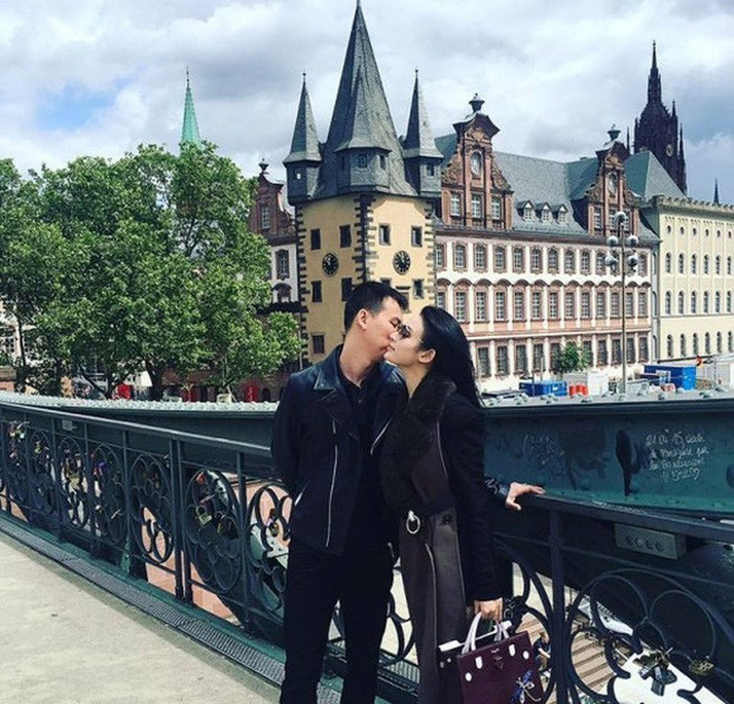 Ông xã của Huyền Baby là doanh nhân có tiếng trong lĩnh vực khách sạn, còn bản thân hot girl cũng cực thành công khi kinh doanh mỹ phẩm. Dù cũng thuộc dạng kiếm tiền "ác" nhưng hot girl vẫn giữ quan điểm là để chồng nuôi.