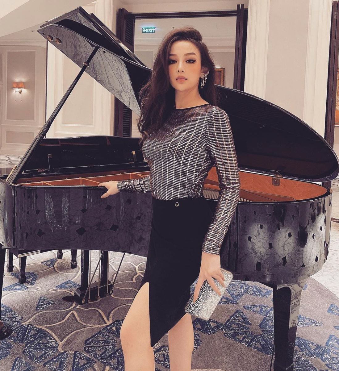 Dù đã là bà mẹ hai con nhưng hot girl Hà Thành ngày nào vẫn sở hữu nhan sắc cực kỳ xinh đẹp và thân hình nóng bỏng. Đặc biệt cô nàng như bị thời gian bỏ quên khi lúc nào cũng trẻ trung y hệt thời điểm 10 năm trước, khi vẫn còn là một hot teen.