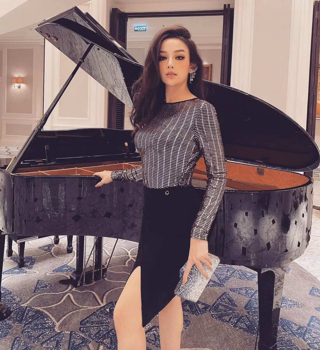 Dù đã là bà mẹ hai con nhưng hot girl Hà Thành ngày nào vẫn sở hữu nhan sắc cực kỳ xinh đẹp và thân hình nóng bỏng. Đặc biệt cô nàng như bị thời gian bỏ quên khi lúc nào cũng trẻ trung y hệt thời điểm 10 năm trước, khi vẫn còn là một hot teen.