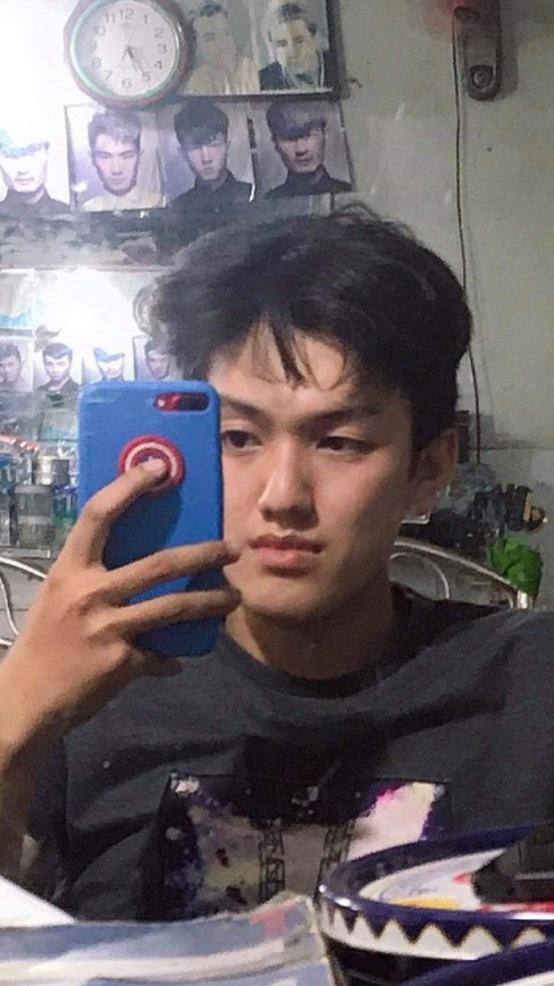 Sau khi cắt tóc, anh chàng bị người yêu xua đuổi, thậm chí không muốn nhìn mặt bởi việc chỉnh trang lại mái tóc của anh chàng không thấy đẹp lên mà còn tệ đi. Nhưng theo nhiều người, điều này đến bởi Thọ gặp phải thợ cắt tóc không có tâm. Ảnh: Nguyễn Hữu Thọ