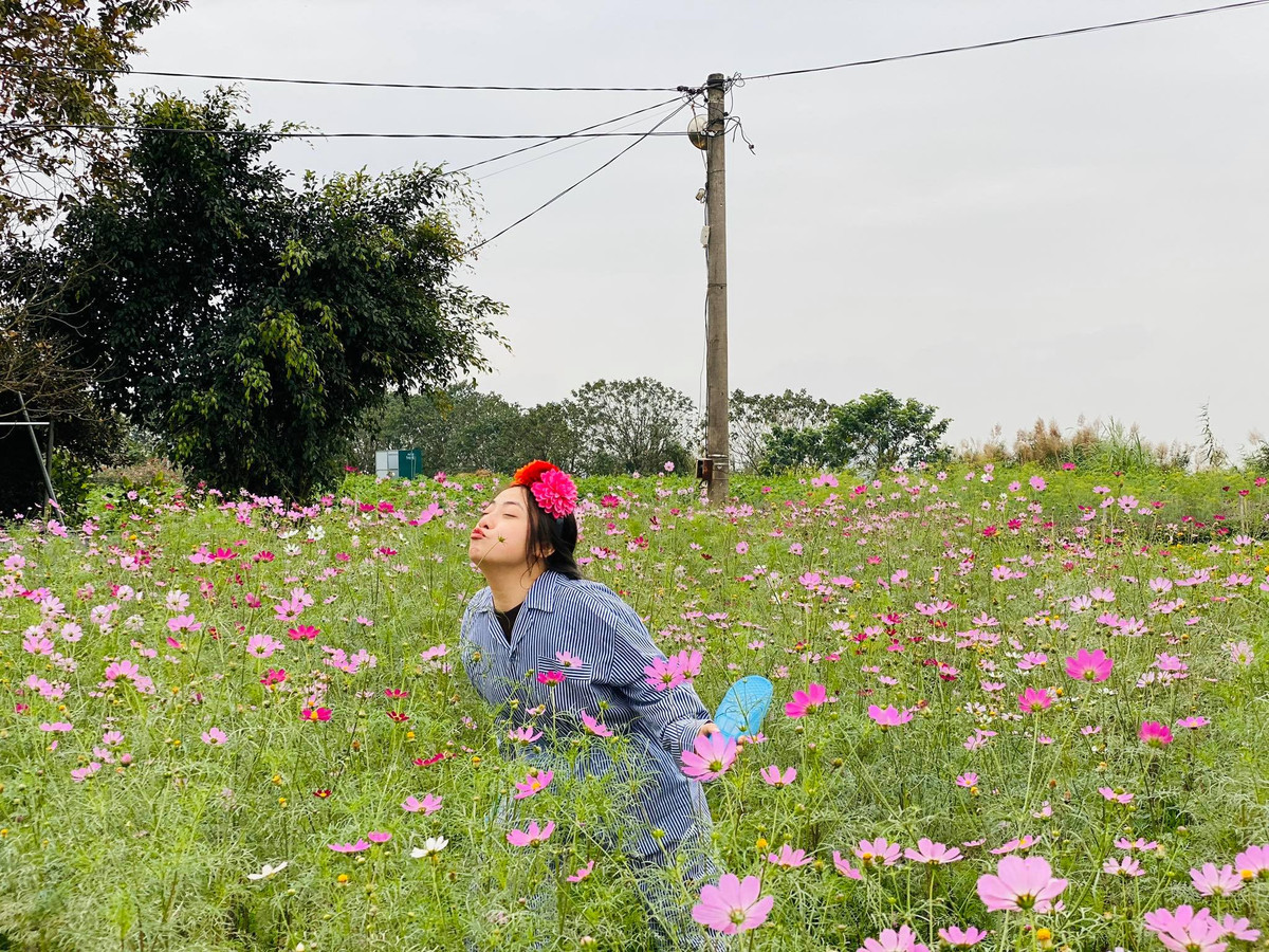 Theo tìm hiểu của Kiến Thức, cô gái trong ảnh có tên Nguyễn Khánh Huyền, sinh năm 1995 và hiện đang sinh sống tại Hà Nội.