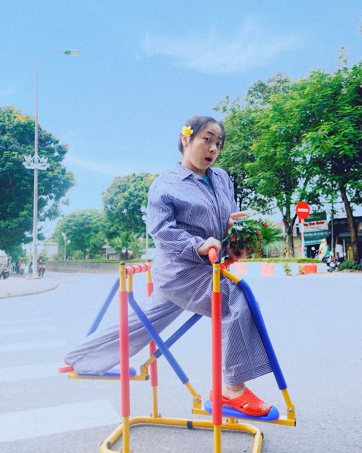 Hiện, bộ ảnh của Huyền vẫn đang nhận được sự quan tâm đặc biệt từ phía người dùng mạng xã hội và được nhiều diễn đàn chia sẻ lại.