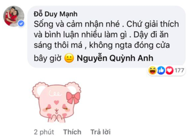 Bên dưới phần bình luận, cầu thủ Duy Mạnh ngọt ngào vào dỗ "công chúa béo" bằng cách rủ vợ dậy đi ăn sáng nếu không hàng quán đóng cửa hết.