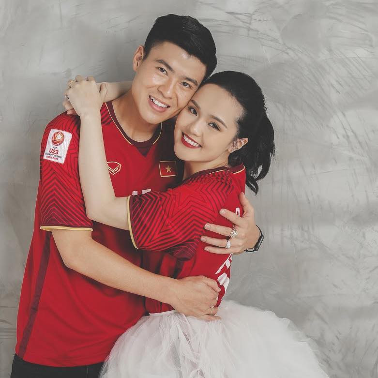 Quỳnh Anh (sinh năm 1996) là con gái thứ 2 của cựu chủ tịch CLB Sài Gòn, ông Nguyễn Giang Đông. Cô cũng là em vợ của cầu thủ Văn Quyết.