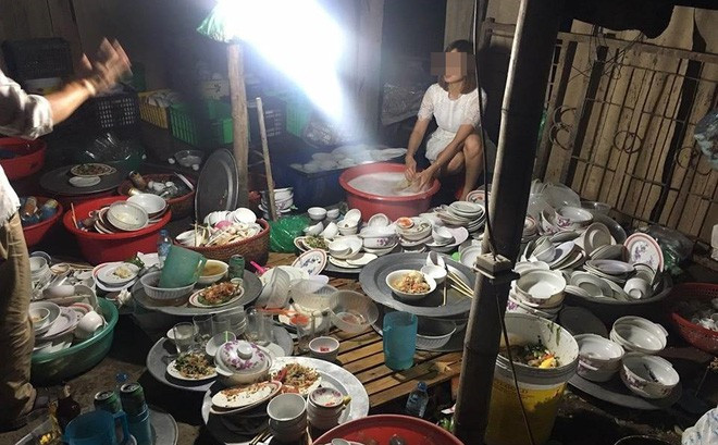 Trên mạng xã hội nhiều lần xuất hiện tranh cãi xung quanh việc cô gái về ra mắt nhà bạn trai phải rửa bát bẩn nhưng dường như chủ đề này vẫn chưa đến hồi kết.