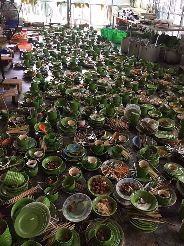 Ve nha ban trai, co gai hoang hon voi 1 san bat dia ban can rua