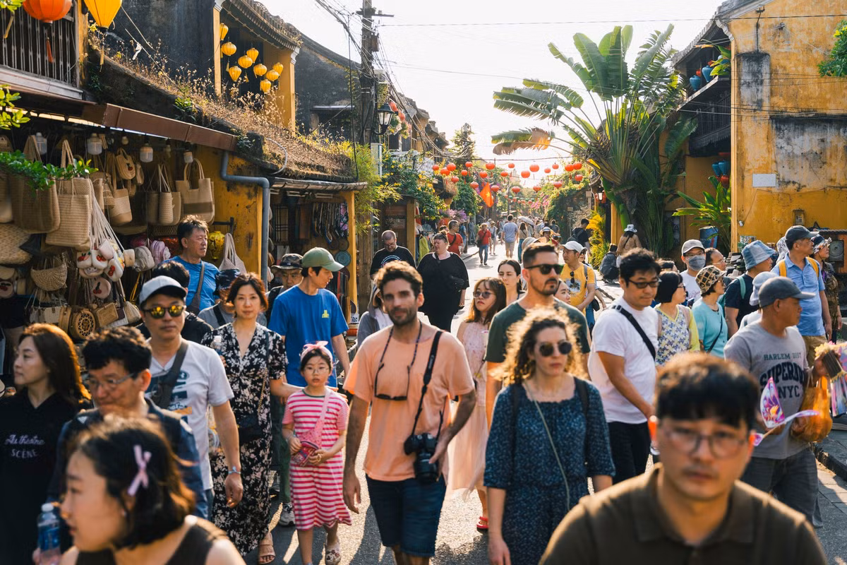 Nhiều khách du lịch khi đến đây đã nhận xét “chưa đến đường Trần Phú là chưa đến Phố Cổ Hội An”.