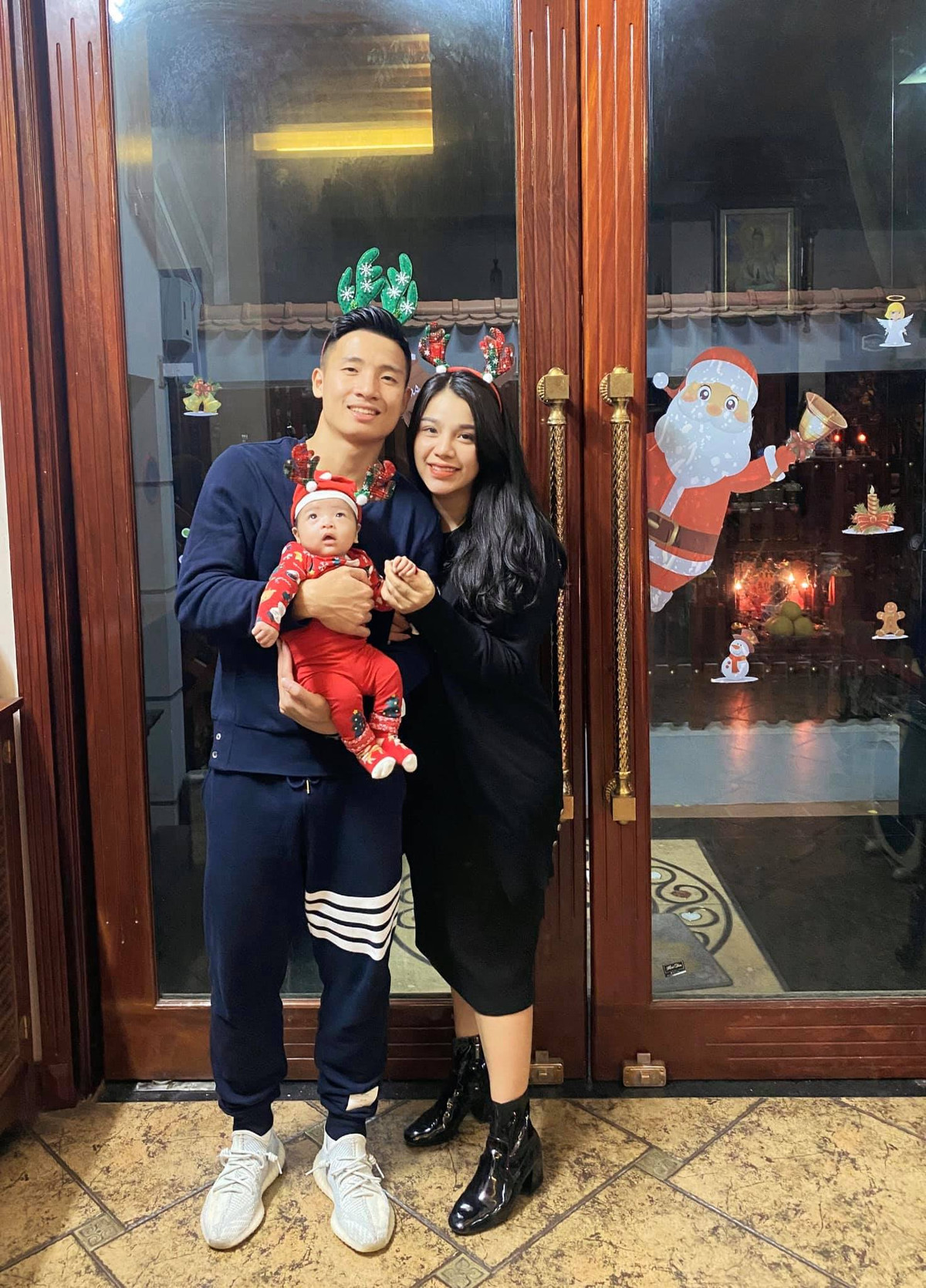 Tuệ An được biết đến là Rich Kid đích thực bởi dù vẫn còn bé tí nhưng đã được gia đình cưng chiều, thường xuyên sử dụng đồ hiệu.