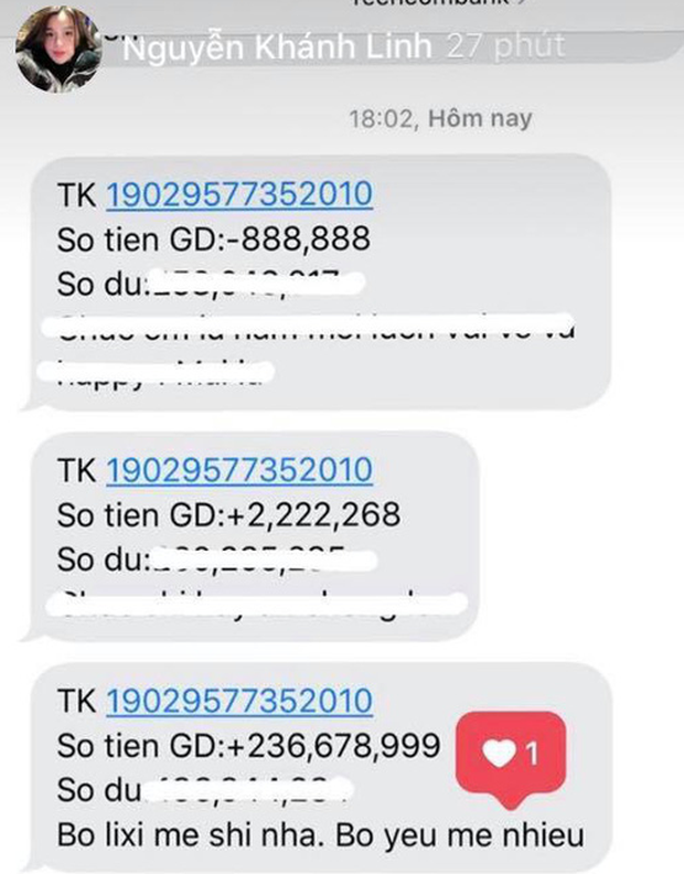 Mới đây, trên trang Facebook cá nhân, Khánh Linh khoe được Bùi Tiến Dũng lì xì năm mới với lời nhắn "Bố lì xì mẹ Shi nha, bố yêu mẹ nhiều" vô cùng ngọt ngào. Thế nhưng khi nhìn vào số tiền, ai nấy đều ngã ngửa ghen tỵ vì độ giàu có của cặp đôi. Nam cầu thủ tặng vợ gần 240 triệu dịp năm mới.
