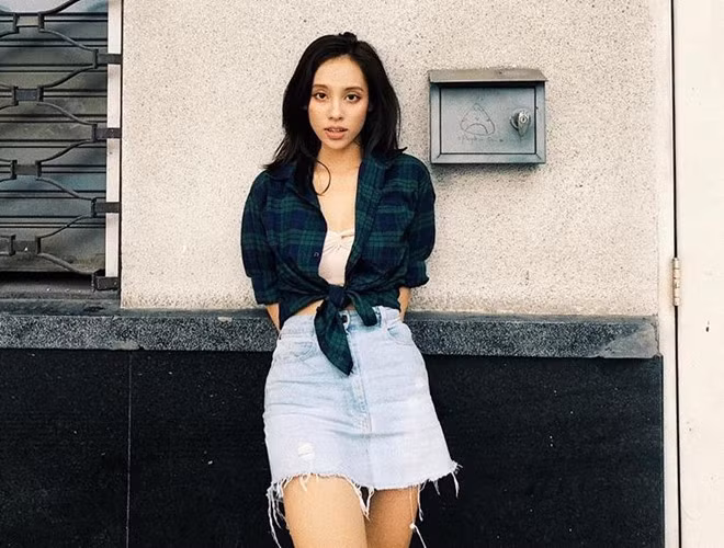 Quỳnh Laze (tên thật: Nguyễn Ngọc Vân Quỳnh, 1995) là người mẫu ảnh, diễn viên tự do hoạt động ở miền Nam. 9X bắt đầu được chú ý khi theo đuổi phong cách da nâu gợi cảm, quyến rũ.