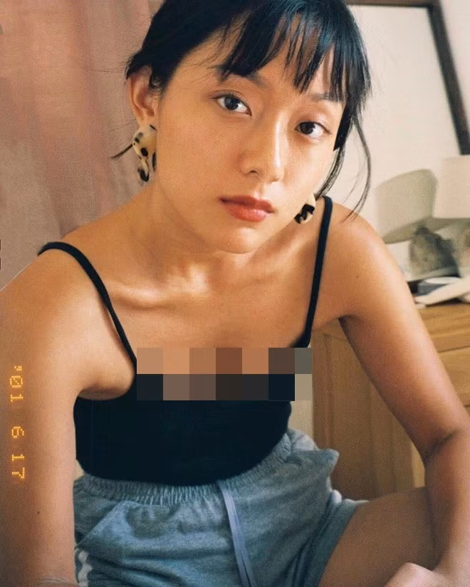 9X Thu Anh cũng từng hợp tác với các ca sỹ khác như Ngô Kiến Huy, Erik, Quang Vinh. Ngoài ra, cô là mẫu ảnh quen mặt ở Hà thành.