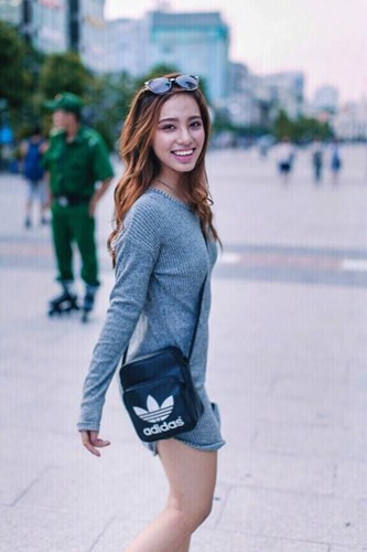 Quỳnh Laze tham gia đóng MC, quảng cáo và sitcom ngắn tập phát trên các đài truyền hình.