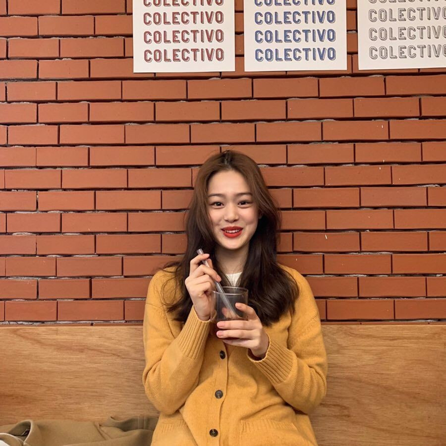 Người mẫu ảnh Han Sung Min sở hữu khuôn mặt với những đường nét cá tính cùng đôi mắt hút hồn và bờ môi cong quyến rũ.