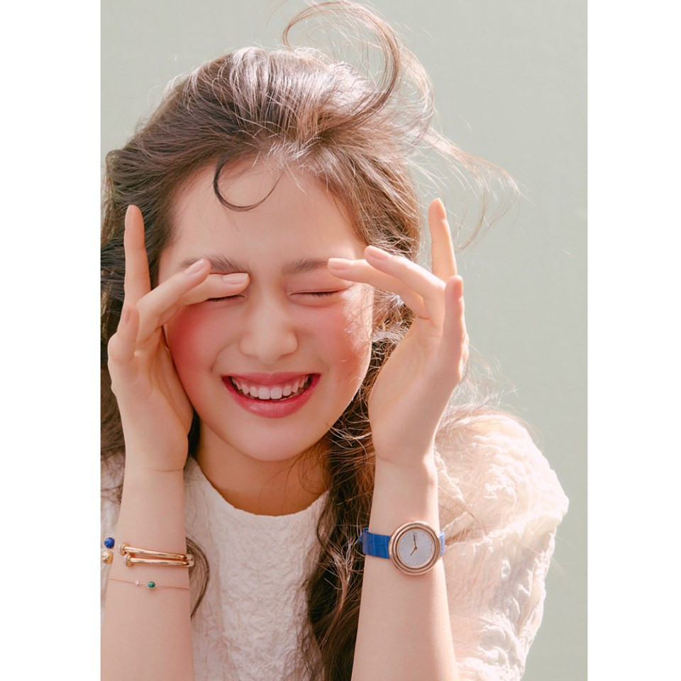 Sao nữ 18 tuổi được nhận xét có nụ cười đáng yêu giống hệt với mỹ nhân nhóm f(x) Sulli.