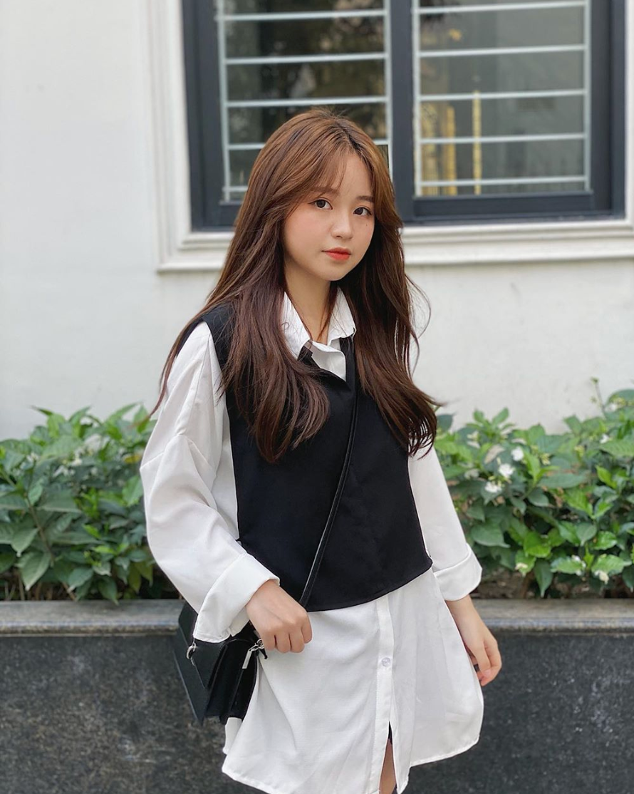 Thanh Thủy cho biết cô cảm thấy vô cùng bực bội khi hình ảnh của mình bị người khác sử dụng linh tinh. Việc bị cho rằng có tiếp xúc với hai du khách người Anh nhiễm Covid-19 gây ảnh hưởng không nhỏ đến cuộc sống của cô.