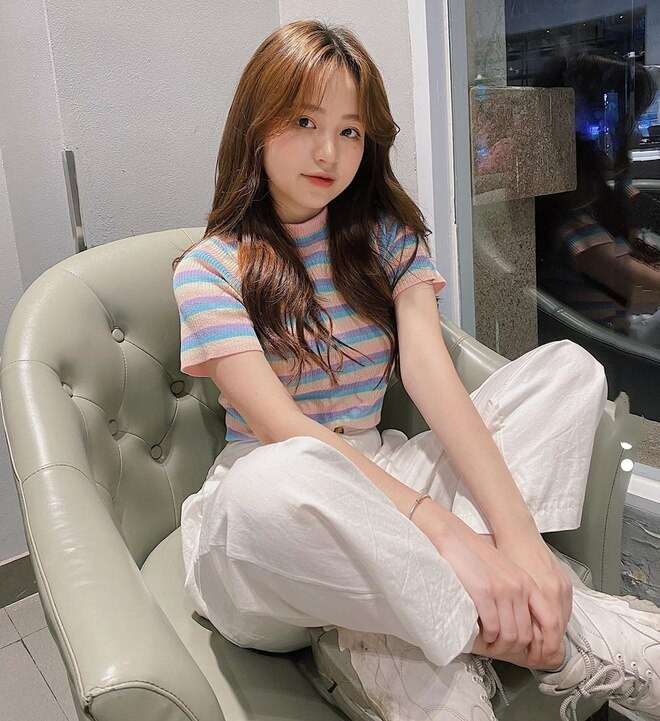 Nguyễn Thanh Thủy (SN 1998) là một người mẫu ảnh có tiếng tại Hà Nội. Cô nàng sở hữu nhan sắc xinh đẹp, nhí nhảnh, đáng yêu và được đánh giá là trông trẻ hơn rất nhiều so với tuổi. Cô nàng được biết đến với biệt danh "hot girl 1m52" và được lên báo Trung Quốc vì có chiều cao không mấy nổi bật nhưng lại thu hút mọi ánh nhìn.