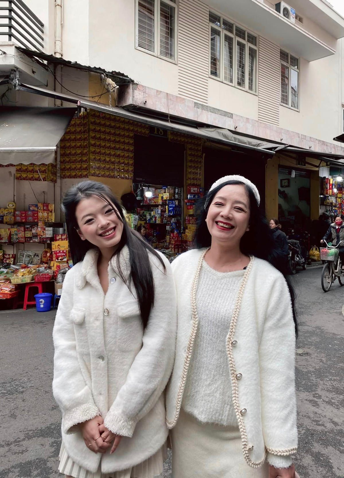 Cô nàng và mẹ thân thiết như những người bạn, Chiều Xuân cũng thường đưa con gái đến nhiều sự kiện.