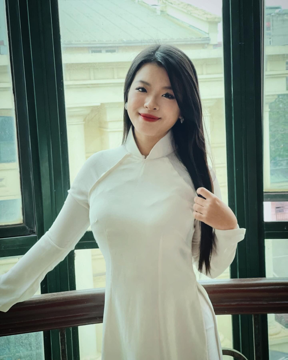 Phong cách ăn mặc nhẹ nhàng, nữ tính.