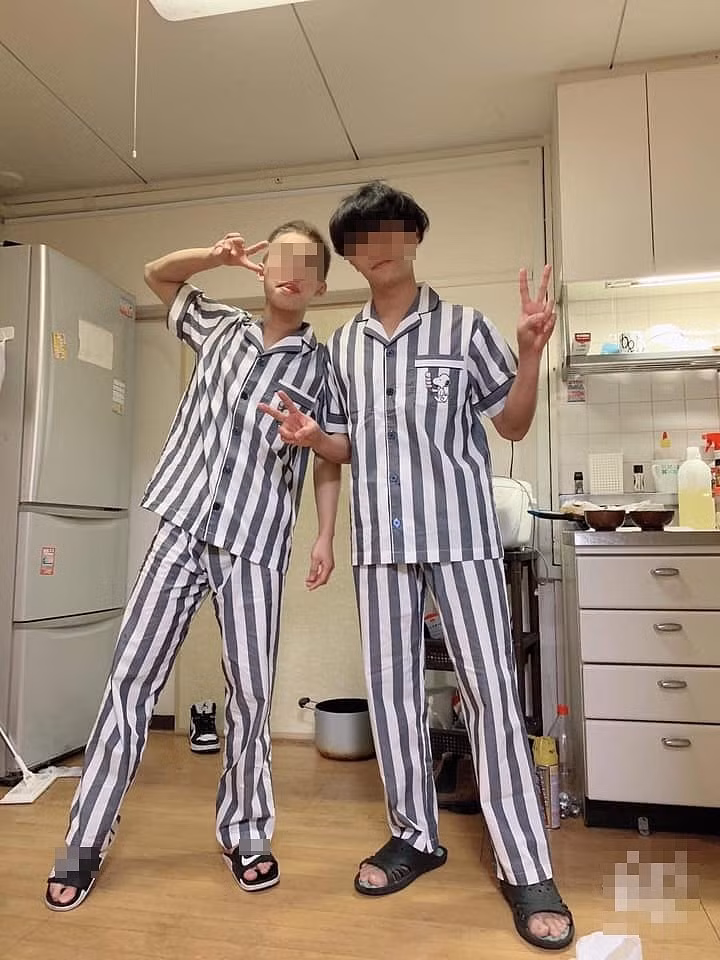 Trào lưu "dại người" này bắt nguồn từ bức ảnh mặc quần áo giống tù nhân của nhóm thanh niên Việt sinh sống tại Nhật Bản.